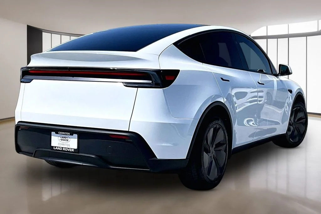 Used 2026 White Tesla Premium image 6