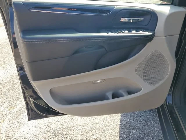 Used 2019 Black Onyx Crys Dodge SXT image 8