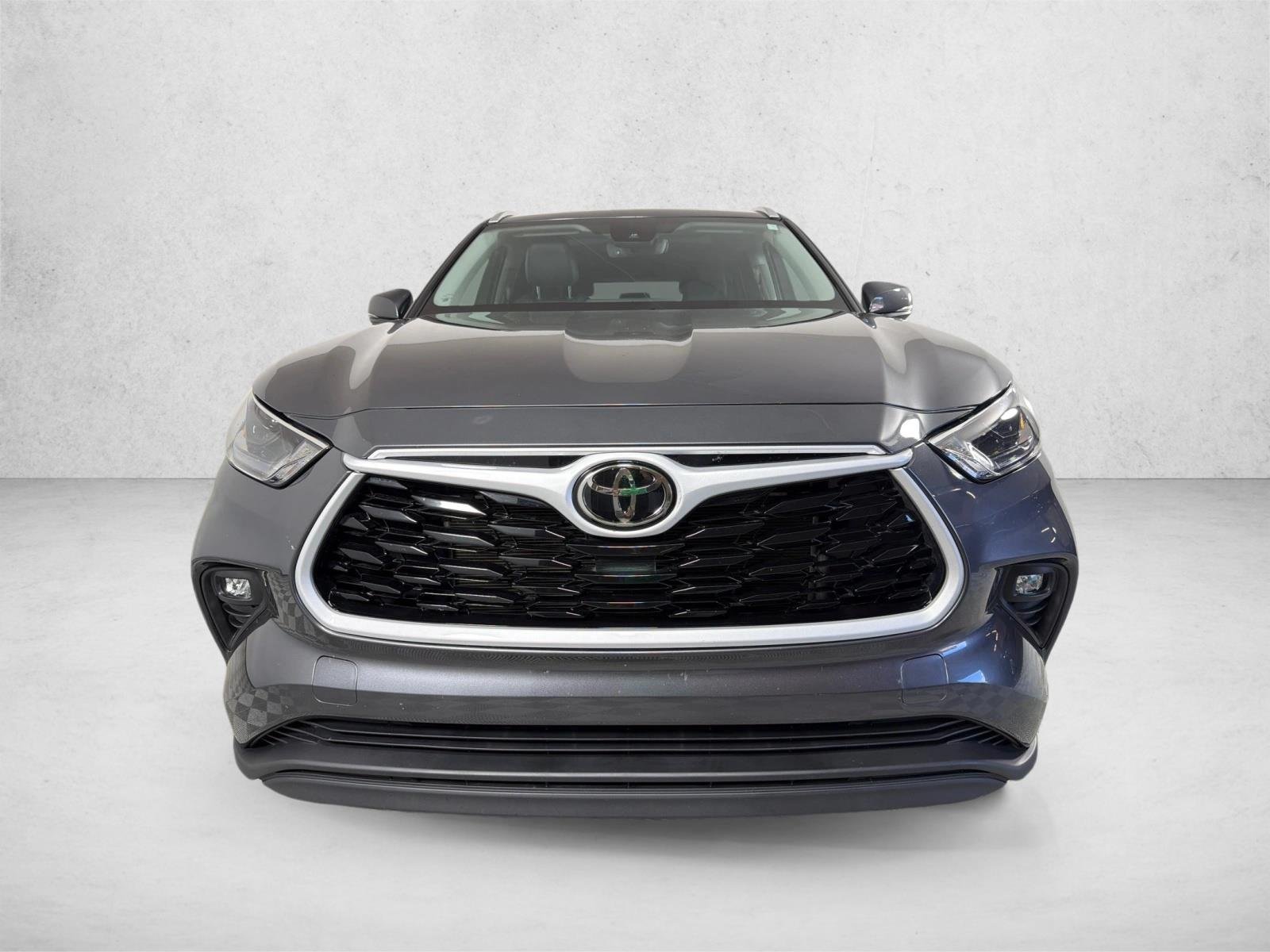 Used 2025 Magnetic Gray Metallic Toyota XLE image 9
