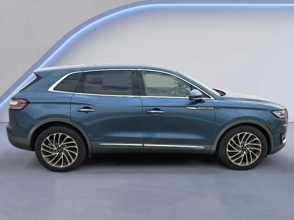 Used 2019 Blue Diamond Metallic Lincoln Reserve image 6