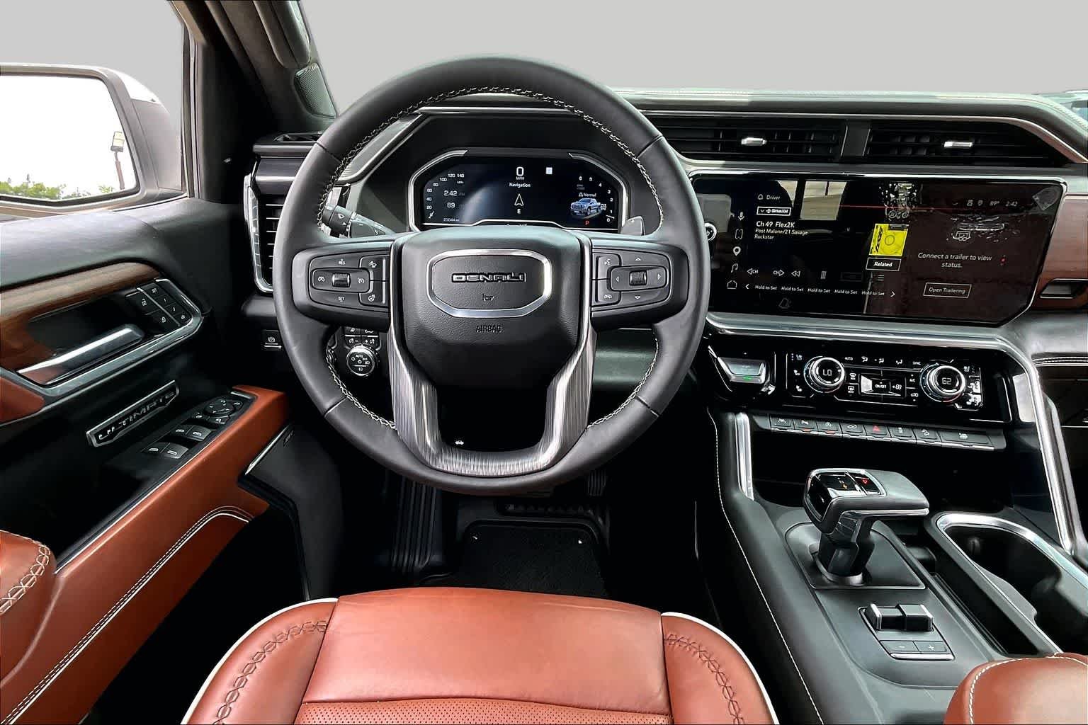 Used 2023 White Frost Tricoat GMC Denali Ultimate image 6