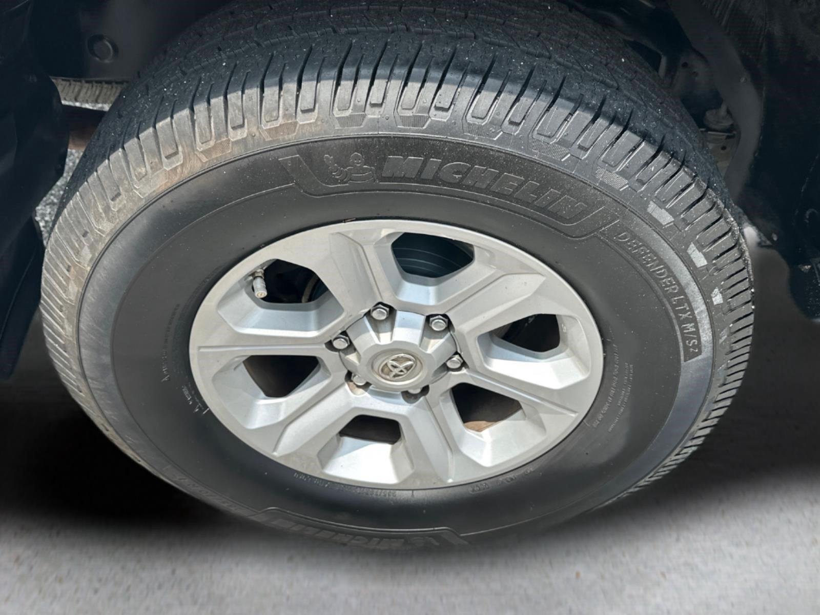 Used 2019 Midnight Black Metallic Toyota SR5 image 11