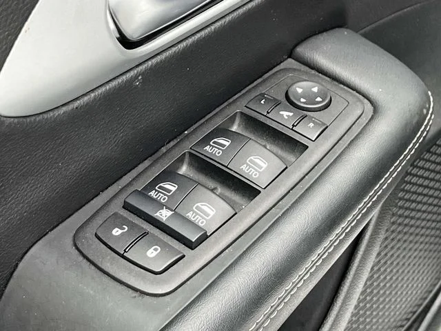 Used 2025 White Chrysler Limited image 26