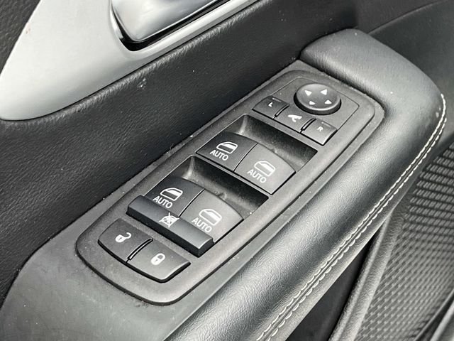 Used 2025 White Chrysler Limited image 26