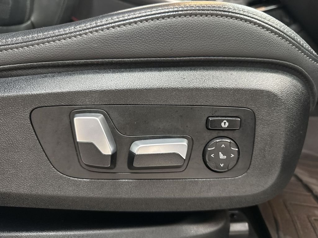 Used 2020 Gray Metallic BMW xDrive40i image 19
