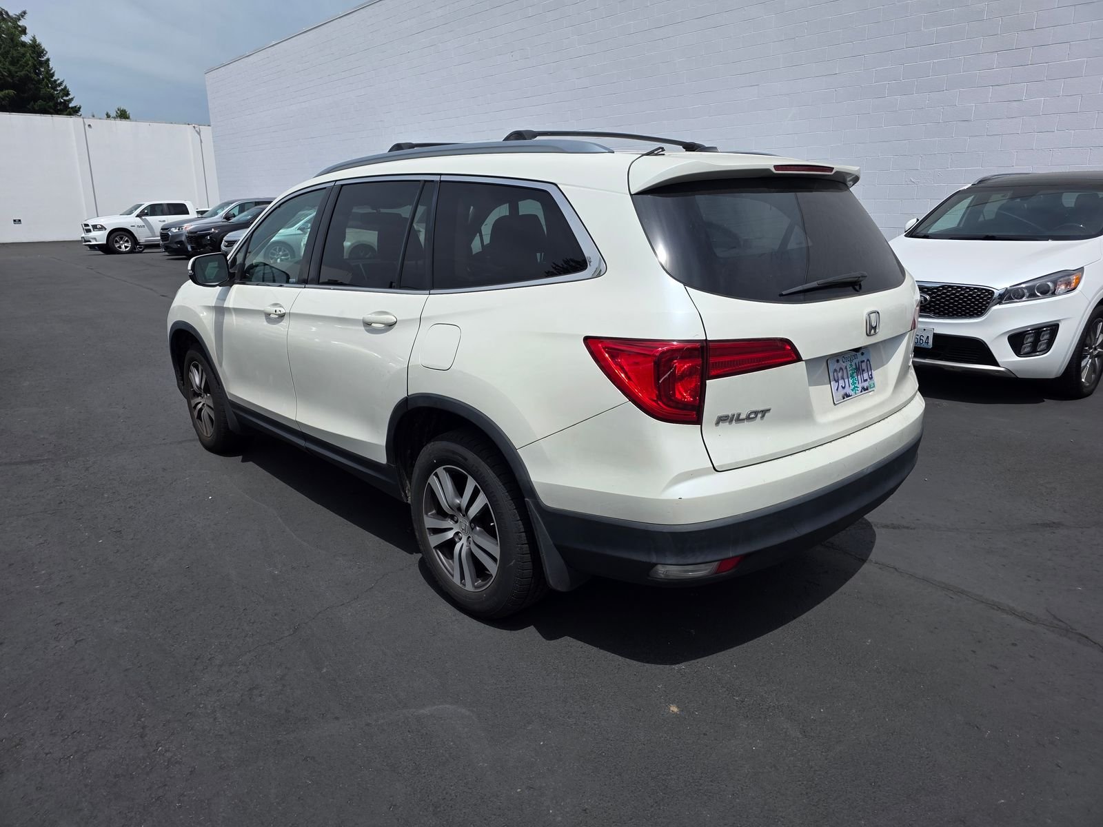 Used 2016 White Diamond Pearl Honda EX-L image 7