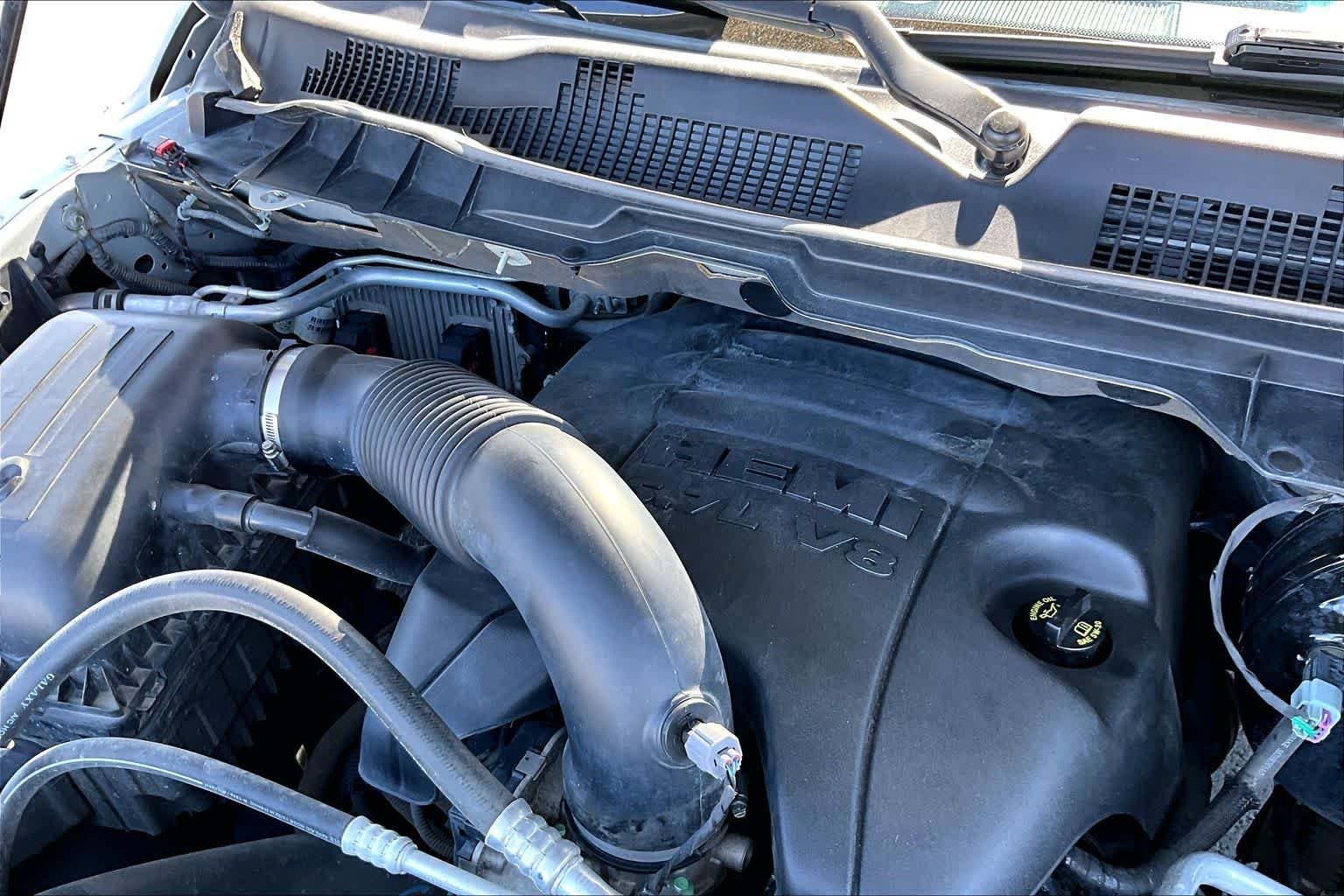 Used 2015 Bright Silver Metallic Clearcoat Ram Express image 32