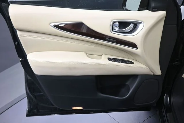 Used 2019 Black INFINITI LUXE image 28