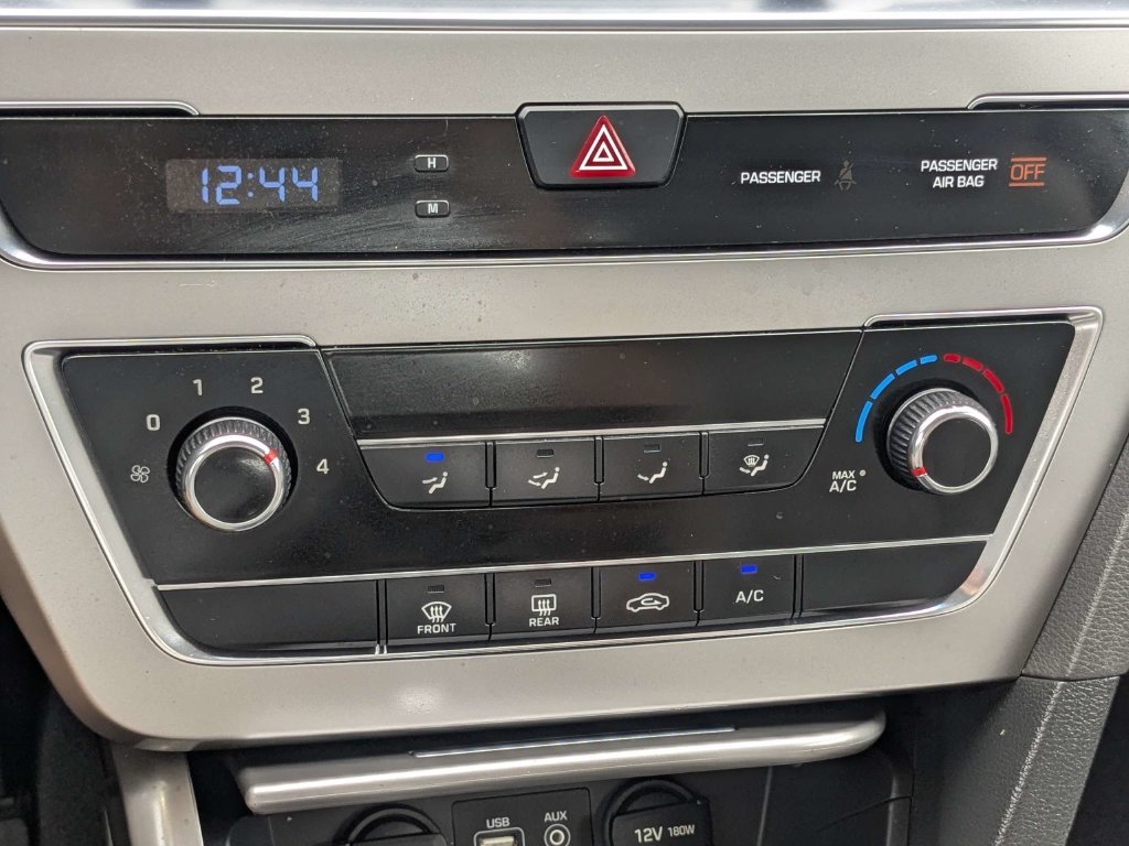 Used 2015 Gray Hyundai SE image 26