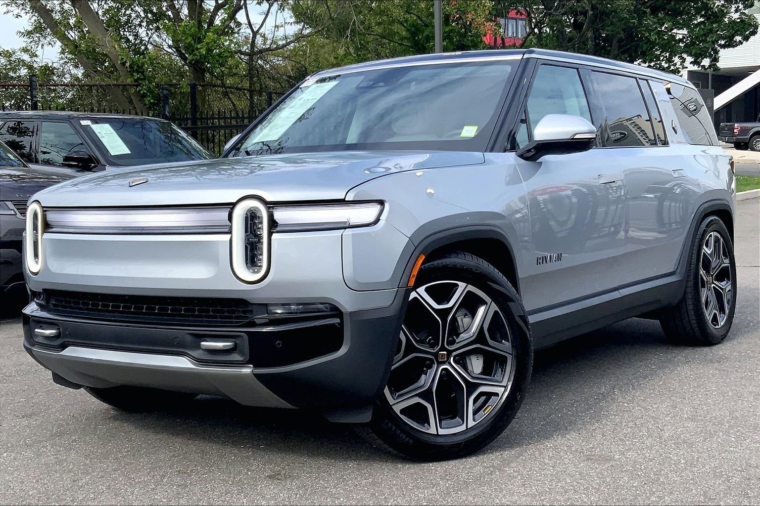 2025 Rivian R1S Adventure Dual Standard's photo