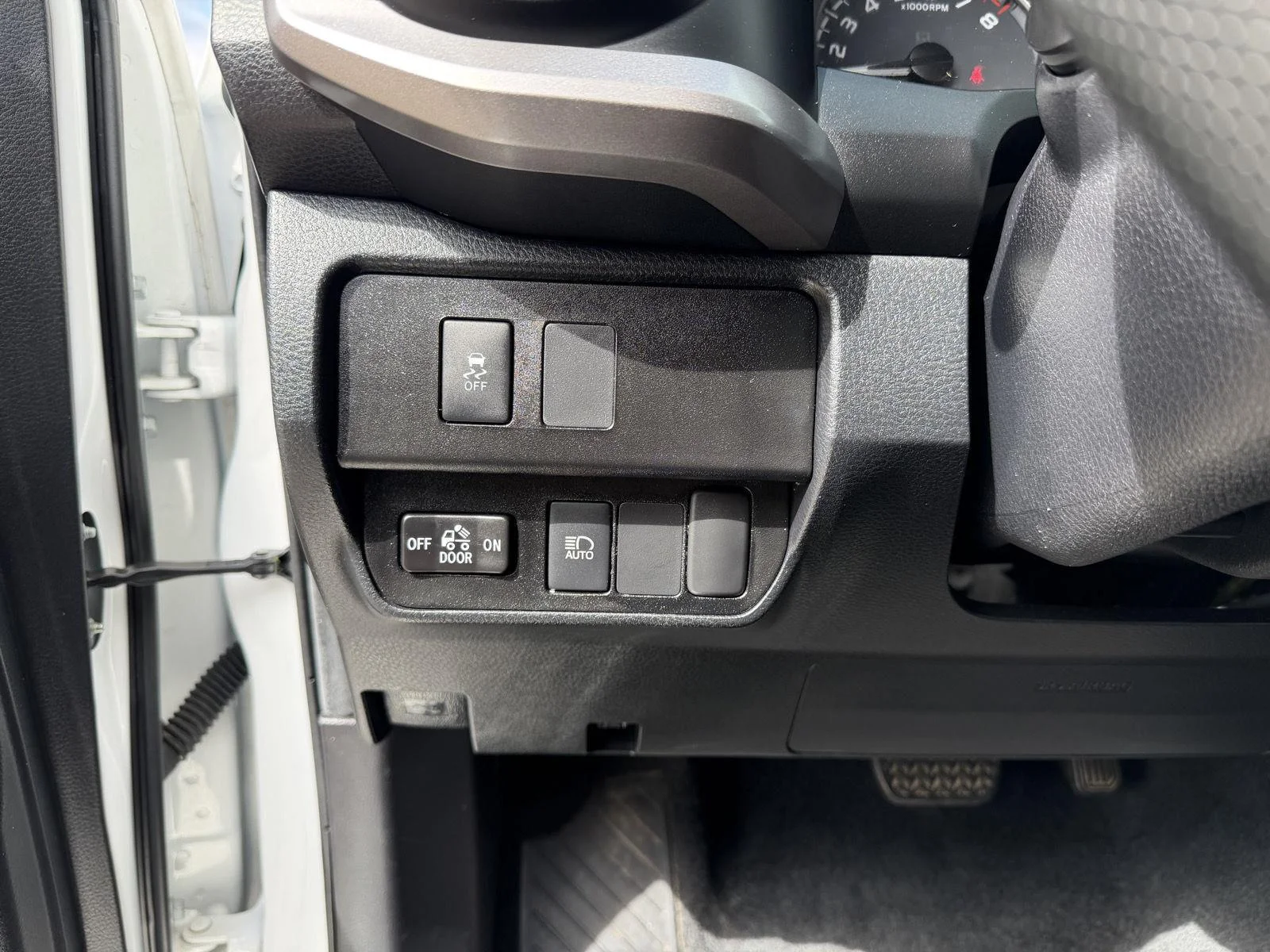 Used 2022 White Toyota SR5 V6 image 16