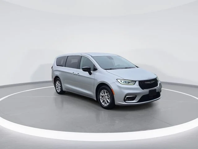 Used 2024 Silver Chrysler Touring L image 2