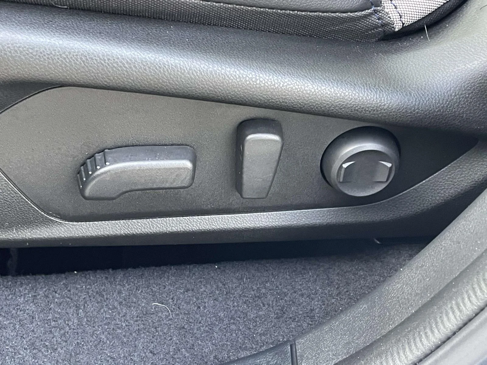 Used 2025 Ice Silver Metallic Subaru Premium image 7