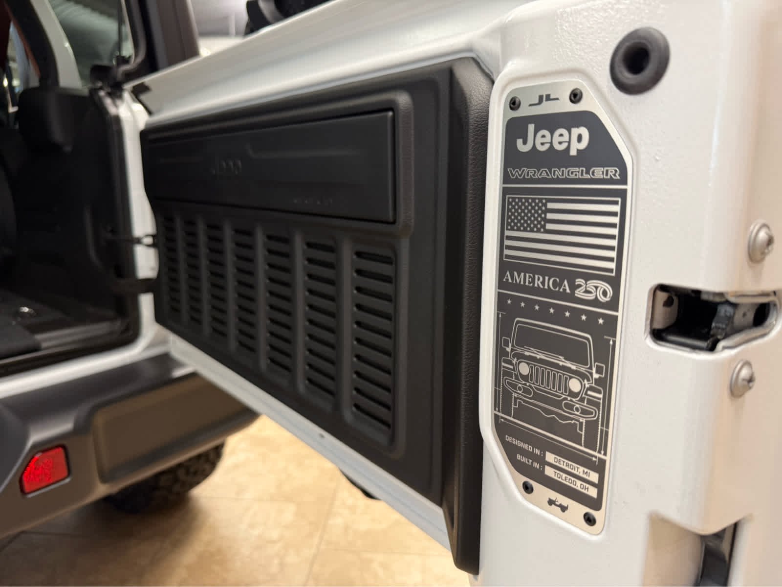 New 2026 BRIGHT WHITE CLEAR COAT Jeep Sport S image 15