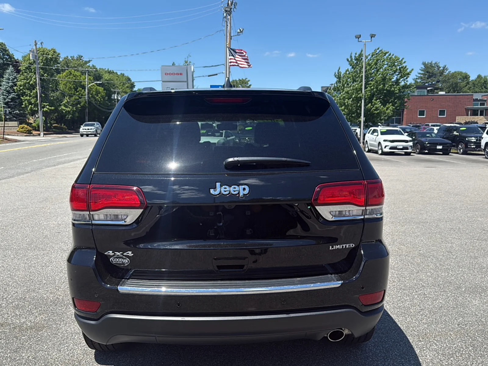 Certified Used 2022 Diamond Black Crystal Pearlcoat Jeep Limited 4x4 image 6
