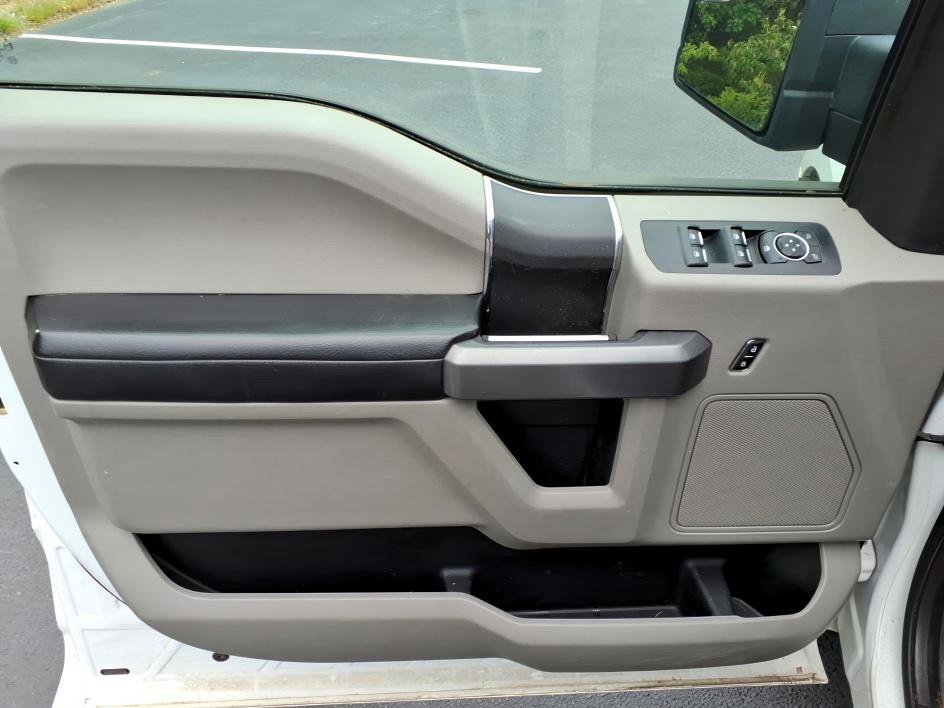 Used 2018 Oxford White Ford XLT image 13