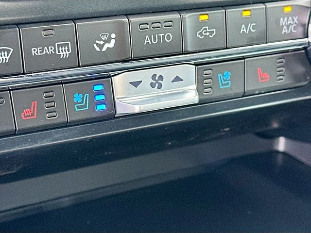 Used 2025 Black Ford Lariat image 21
