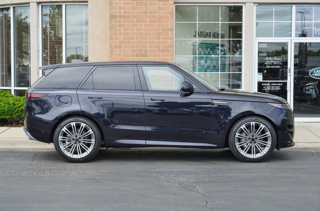 New 2026 Constellation Blue Ultra Metallic Gloss Land Rover Dynamic SE image 6