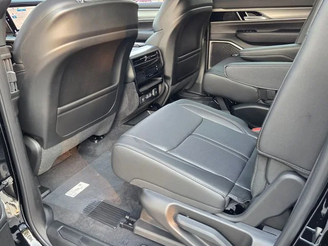 New 2026 High Gloss Black Exterior Paint Jeep Upland image 13
