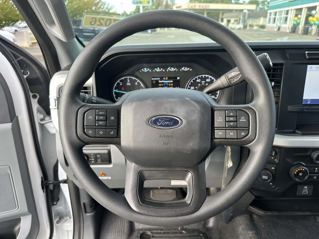 New 2024 Oxford White Ford F-350® XL image 13
