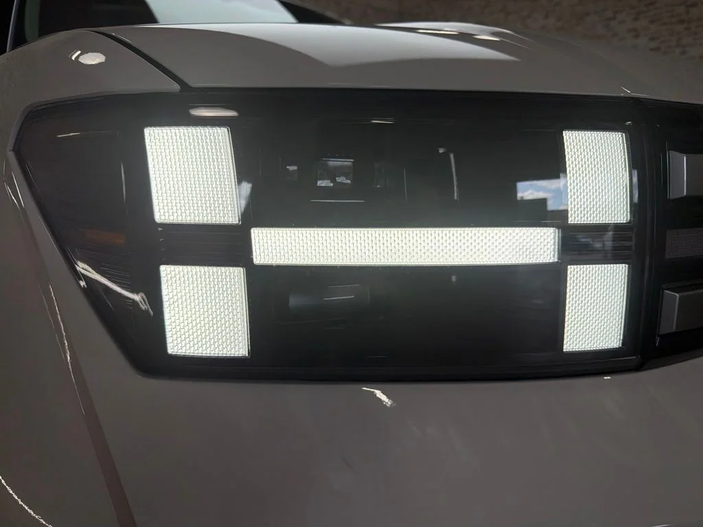 New 2027 Serenity White Hyundai SE image 10