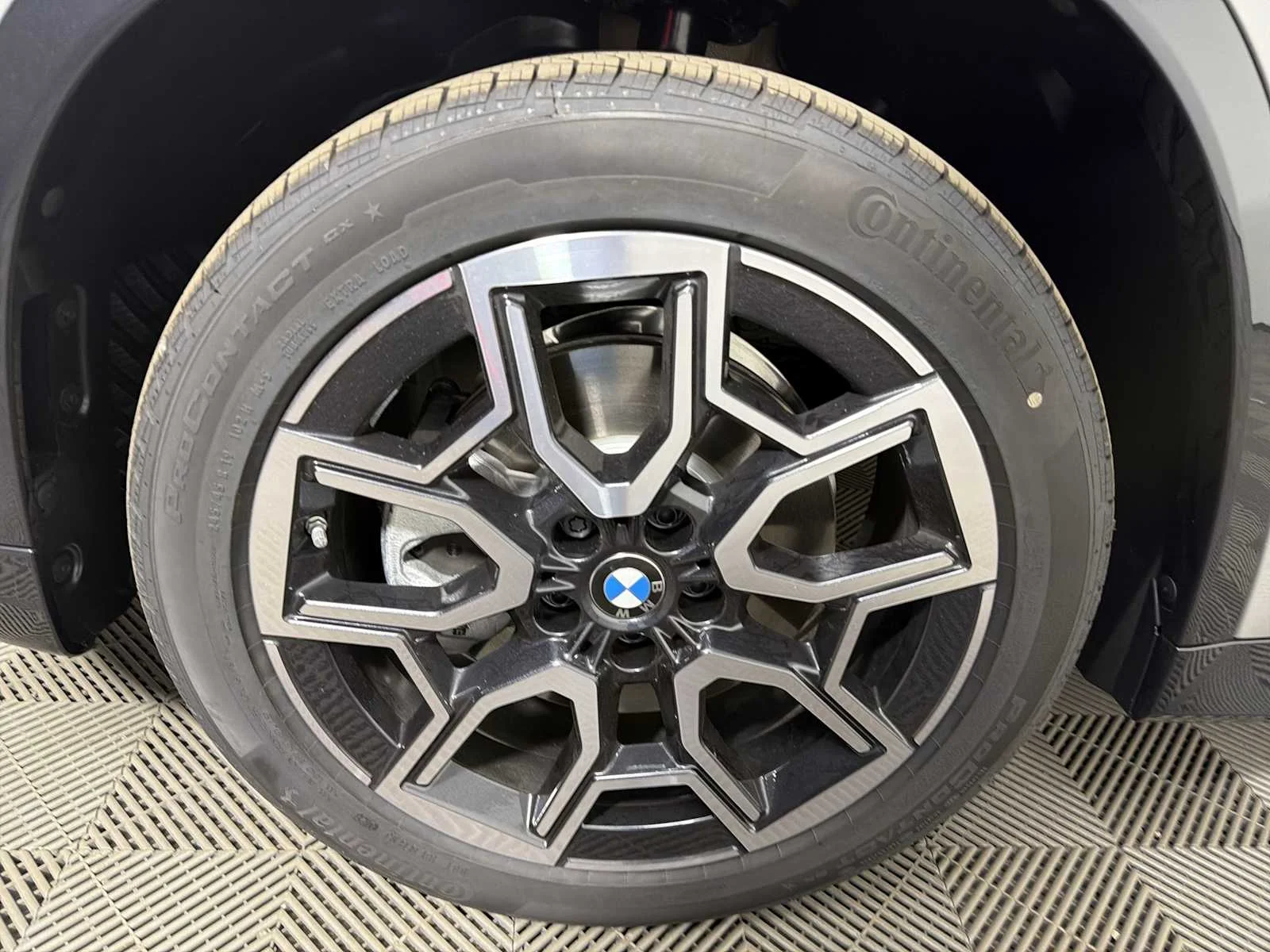 New 2026 Space Silver Metallic BMW xDrive28i image 10