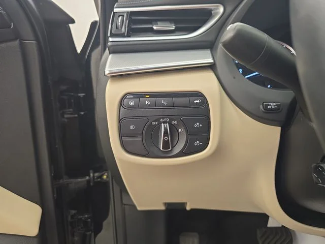 Used 2019 Black INFINITI ESSENTIAL image 34