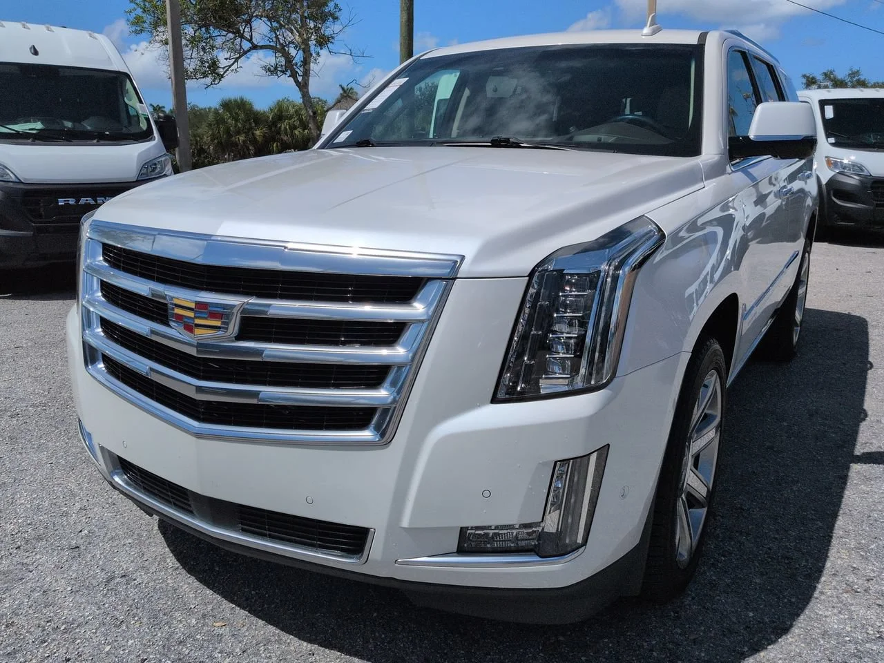 Used 2017 Crystal White Tricoat Cadillac Premium Luxury image 9