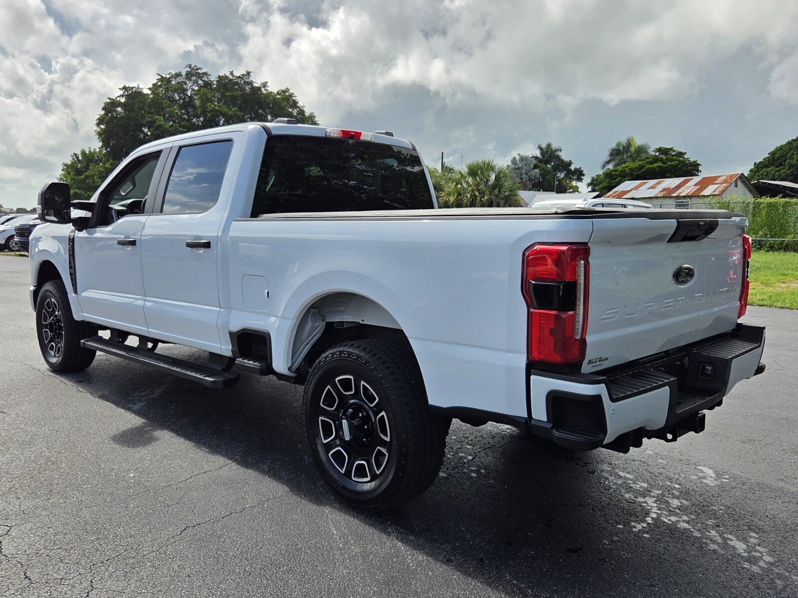 Used 2024 Oxford White Ford XL image 3