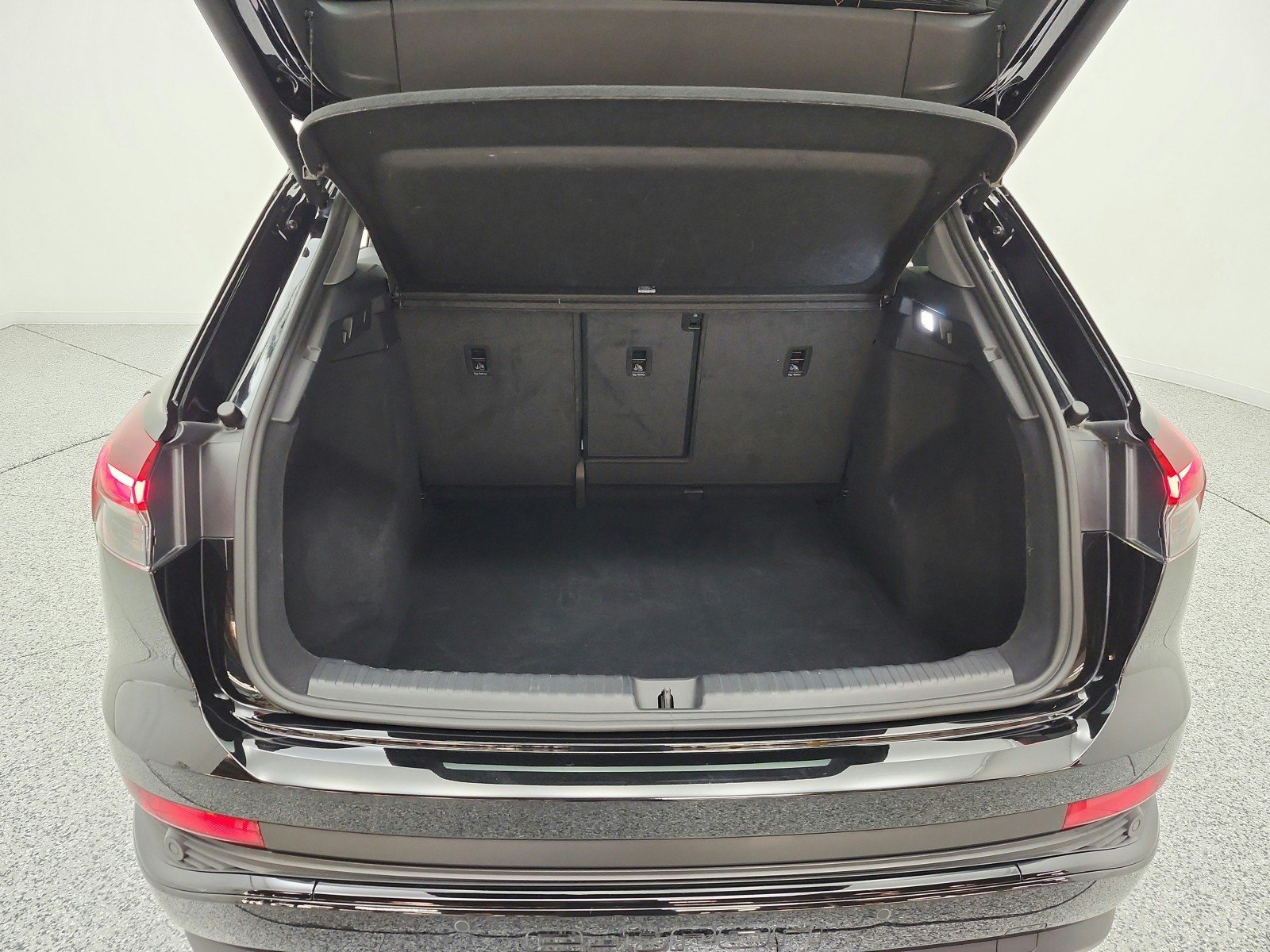 Used 2024 Mythos Black Metallic Audi Premium image 21