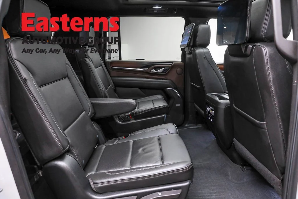 Used 2022 White GMC Denali image 27