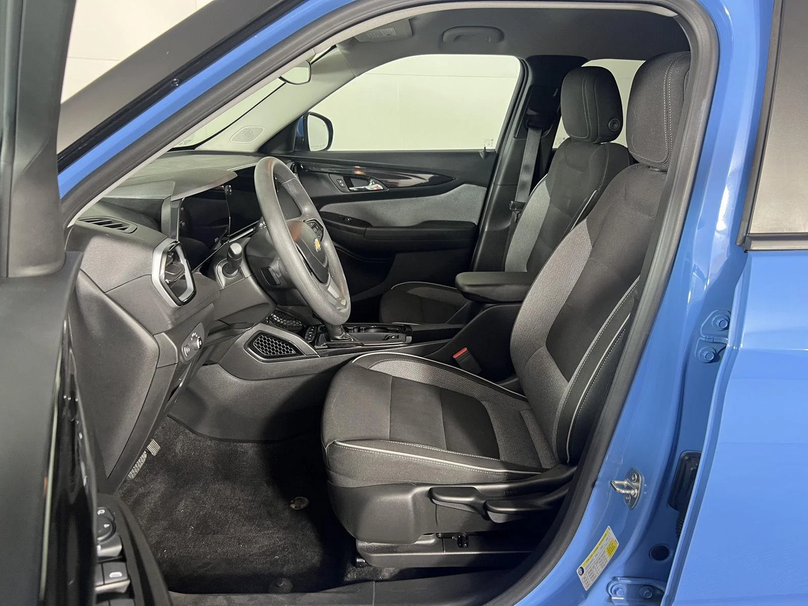 Used 2024 Fountain Blue Chevrolet LT image 11