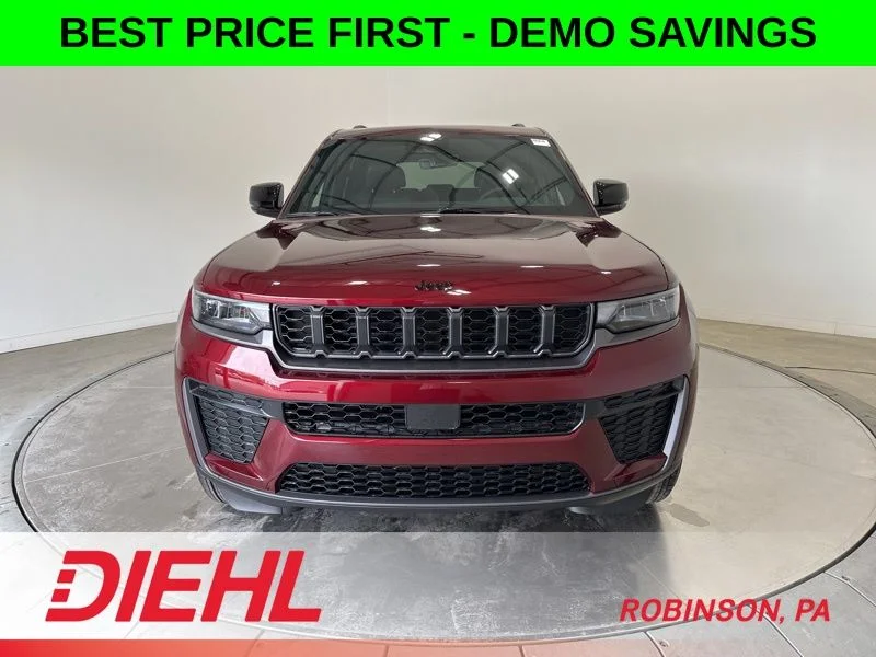 New 2026 Velvet Red Pearl-Coat Exterior Paint Jeep Laredo Altitude image 2