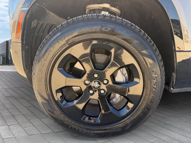Used 2023 Gondwana Stone Metallic Land Rover X-Dynamic SE image 9