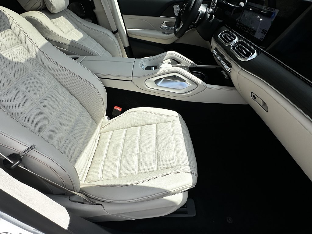 New 2027 MANUFAKTUR Moonlight White Metallic Mercedes-Benz GLS 450 image 53