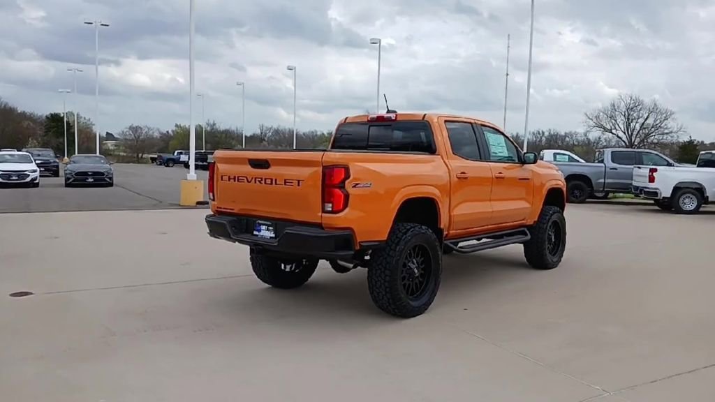 2025 Chevrolet Colorado Z71 - Photo 8
