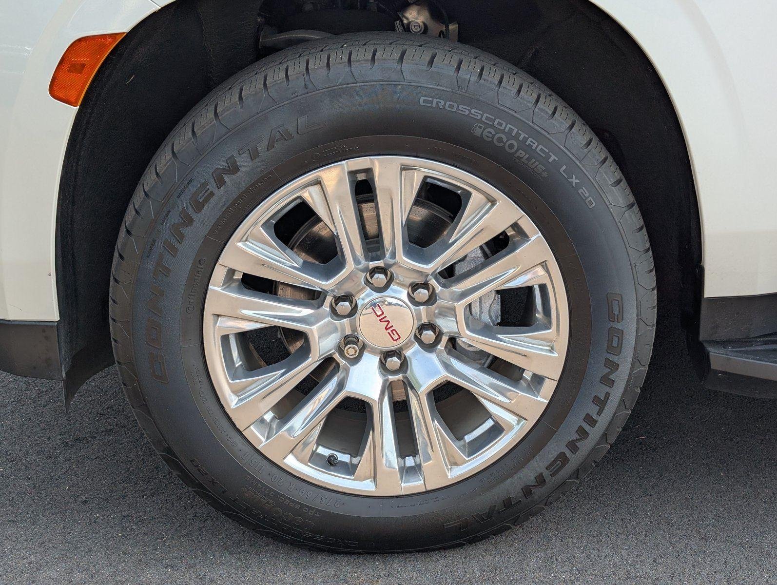 Used 2022 White Frost Tricoat GMC Denali image 9