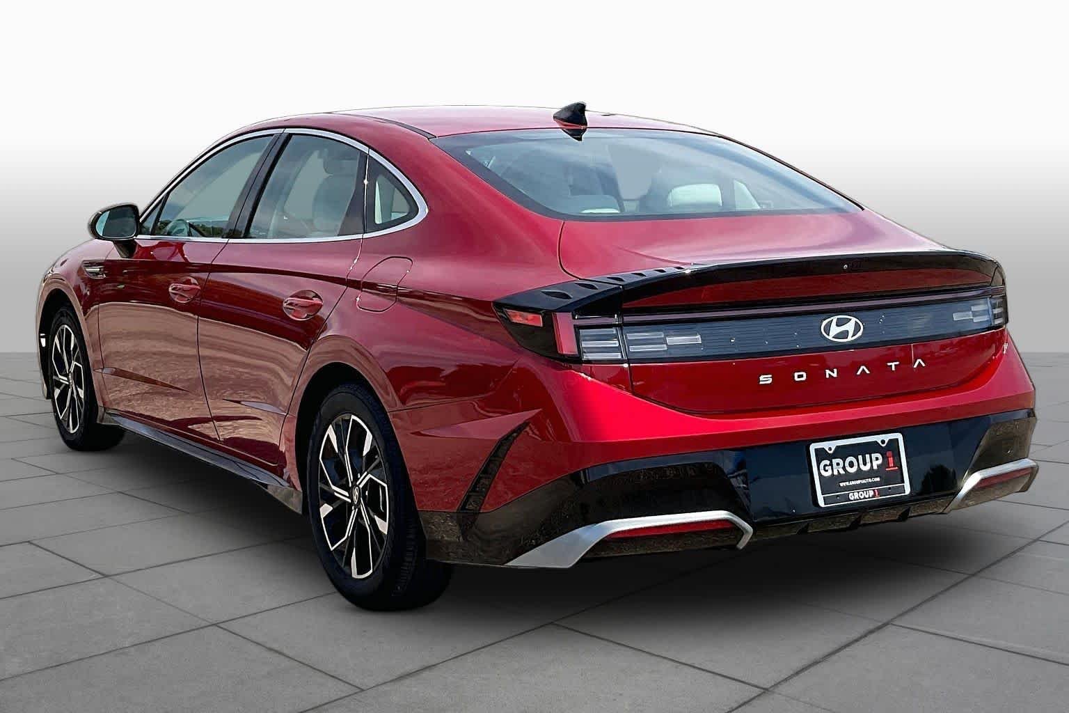 Used 2024 Ultimate red Hyundai SEL image 11