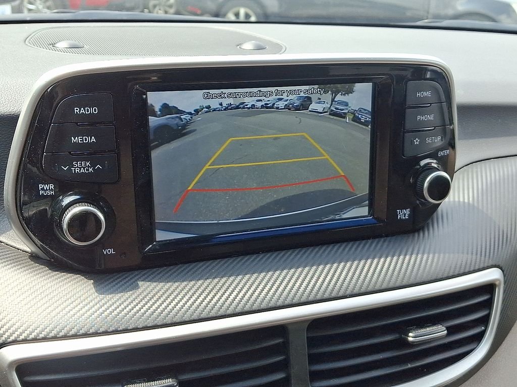 Used 2019 White Hyundai SE image 17