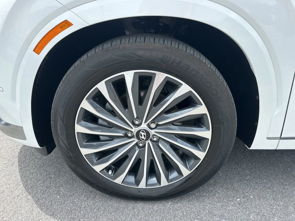 Used 2025 White Hyundai Calligraphy image 11