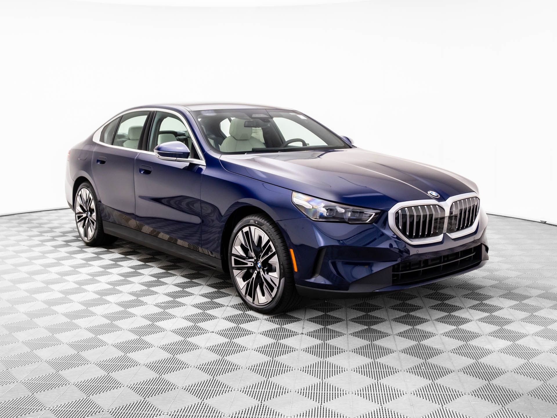 New 2026 Tanzanite Blue II Metallic BMW 530i xDrive image 8