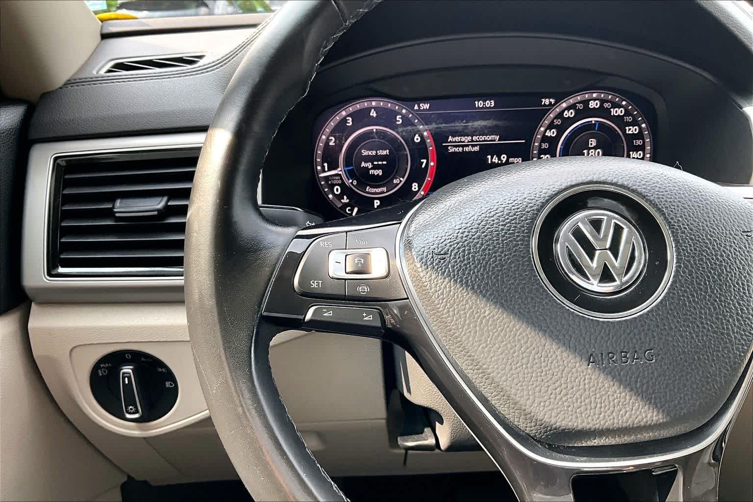 Used 2019 Deep Black Pearl Volkswagen 3.6L V6 SEL image 24