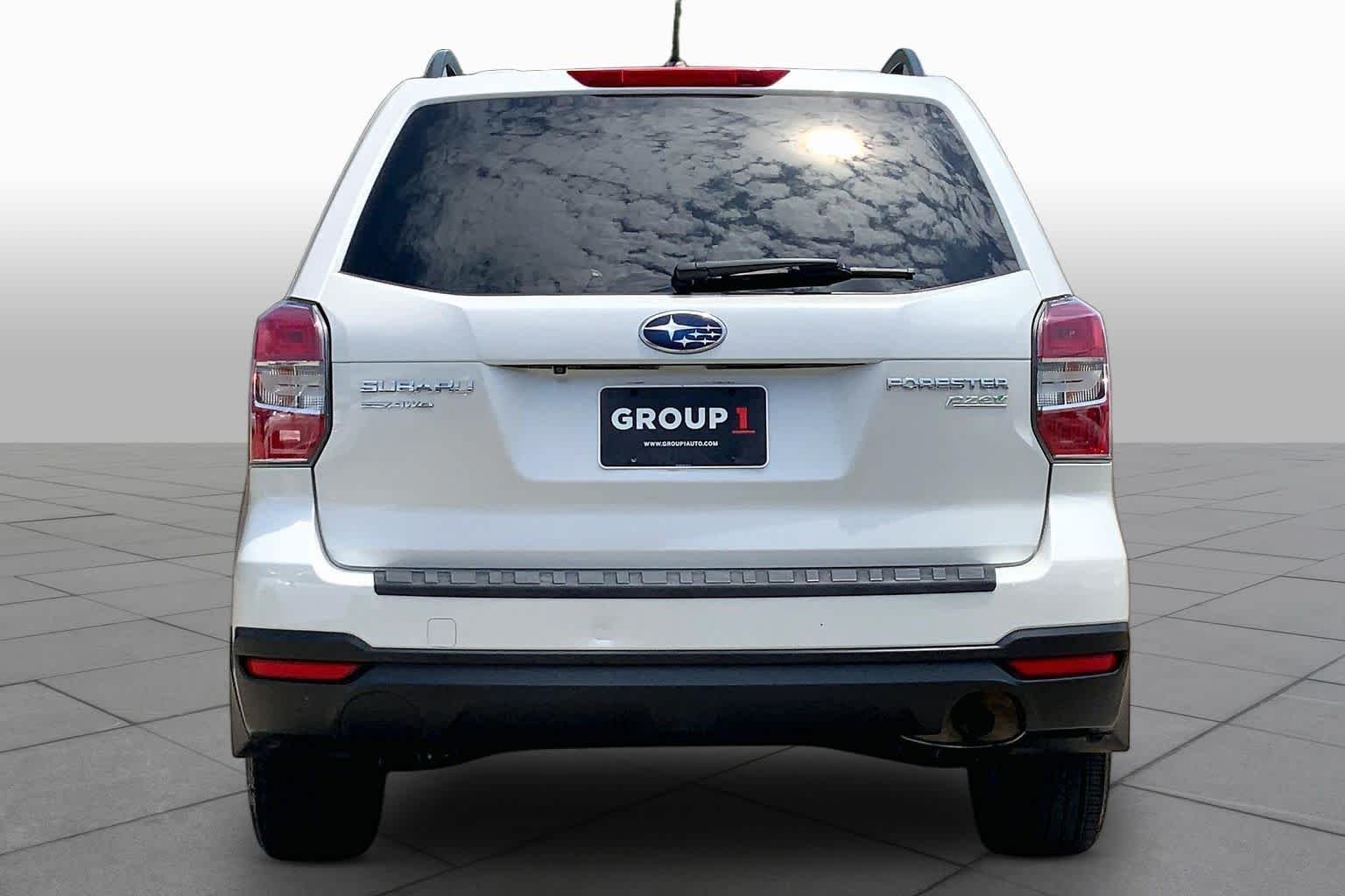 Used 2015 Satin White Pearl Subaru 2.5i Premium image 5