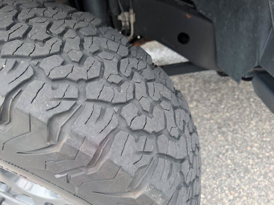 Used 2018 Rhino Clearcoat Jeep Altitude image 29