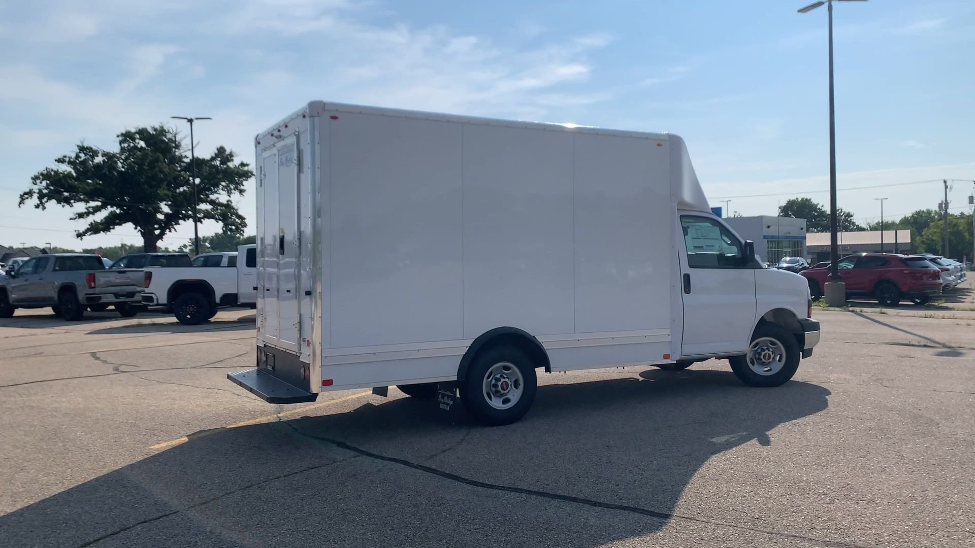 New 2025 Summit White GMC 1WT image 32