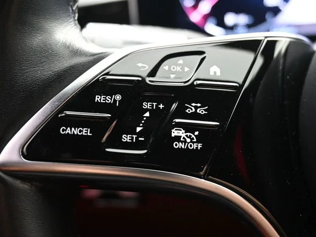 Used 2022 White Mercedes-Benz S 580 image 29
