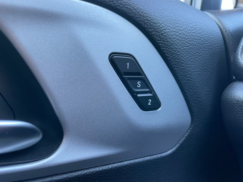 Used 2025 White Chrysler Limited image 26