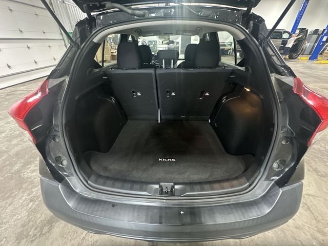 Used 2018 Black Nissan S image 25