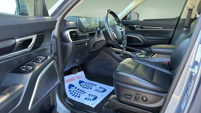 Used 2025 Everlasting Silver Kia S image 12