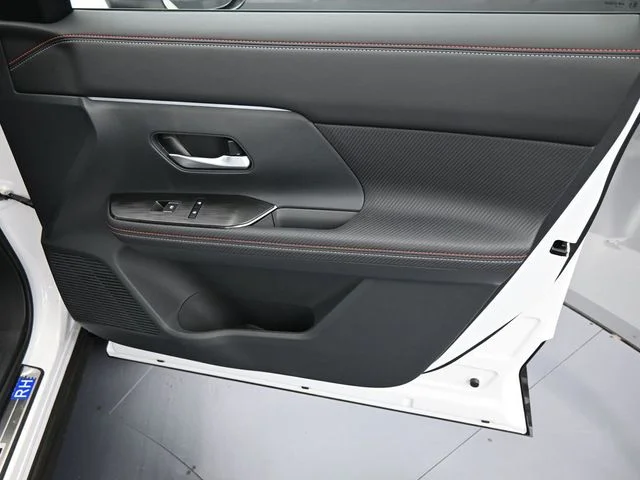 2025 Nissan Kicks SR AWD - Photo 11